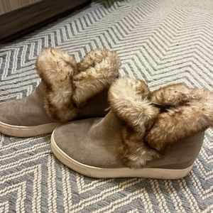 J slide fur shoes